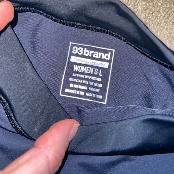 2 Pack Rash Guards - Picture 6 of 8